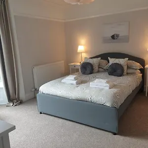 Sunset House - Townhouse Near The Sea Sleeps 8 Holiday home Whitby