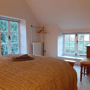 Characterful Adjacent To An Orchard Holiday home Brockley