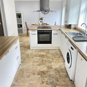 Apartment With Garden And 2x Parking Space, Southampton