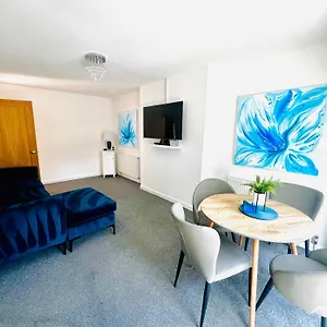 Apartment Peaceful Location With Free Parking For 2 Cars - Hosts Up To 4- Business Or Leisure Stays, Inc Hot-tub-netflix-complimentary Breakfast, Southampton