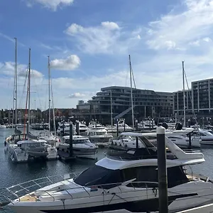 Apartment Ocean Village Marina 2 Bedroom With Balcony!, Southampton